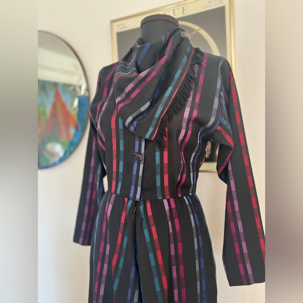 Vintage NWT designer long sleeve wool dress with handkerchief neckline. Size 10